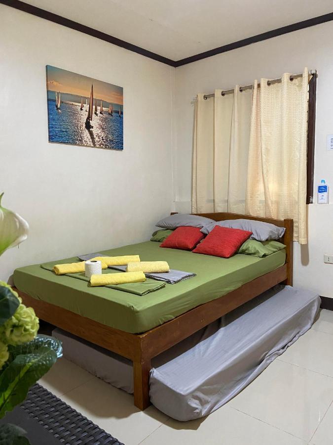 Alona Bohol Backpackers Hostel Panglao Bilik gambar